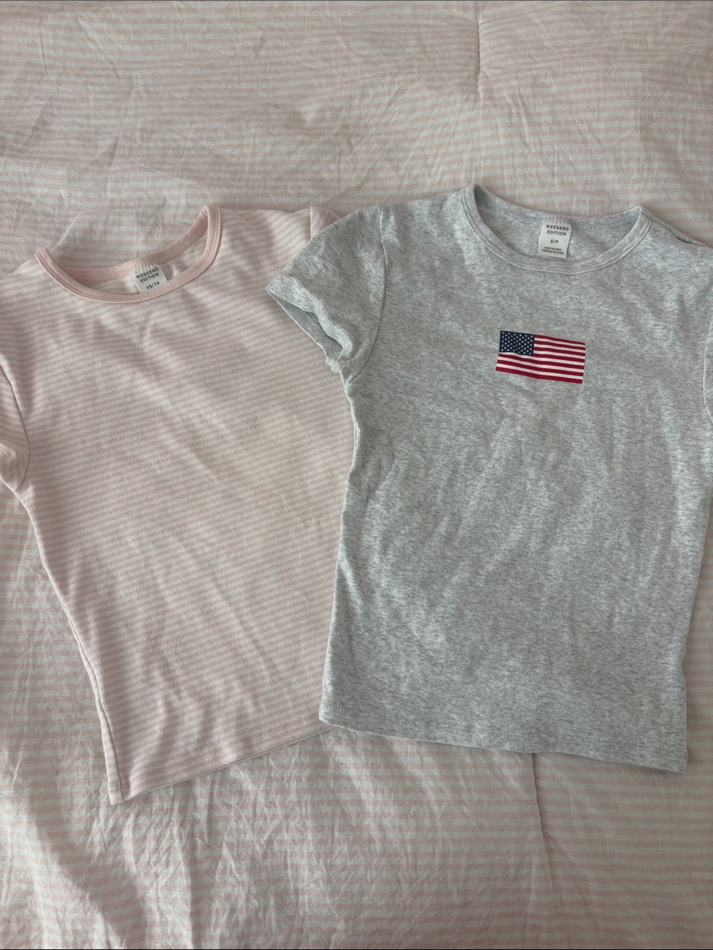 🍎 Woman’s Short Sleeve Tees - Gray Flag & Light Pink Striped